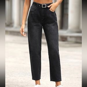 Black jeans with belt